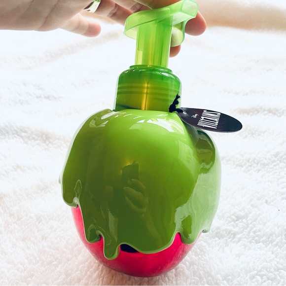 🍎✨ NWT Bath & Body Works – Evil Queen Poison Apple Foaming Soap Dispenser 🖤 - Picture 10 of 12